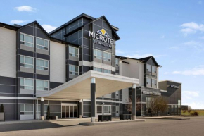 Отель Microtel Inn and Suites by Wyndham Weyburn  Уэйберн